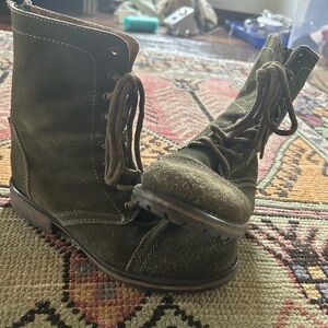 Steve Madden old style green combat suede boots.